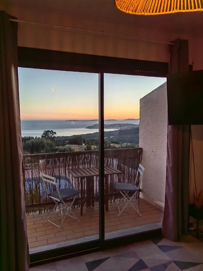 Studio Vue Mer Avec Piscine Milieu La Croix-Valmer 0*,  France
