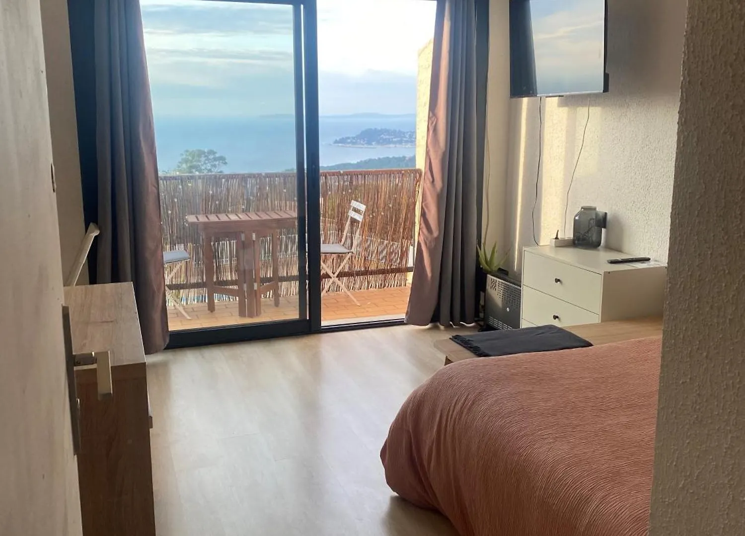 Studio Vue Mer Avec Piscine Milieu La Croix-Valmer